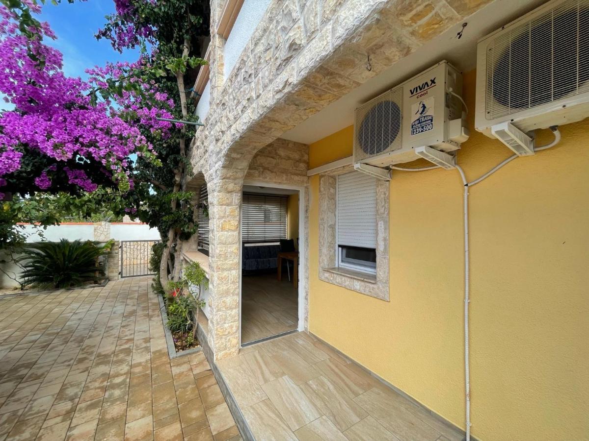 Apartements Delfin Vir Bagian luar foto