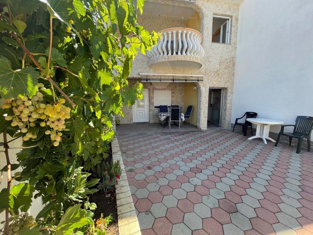Apartements Delfin Vir Bagian luar foto