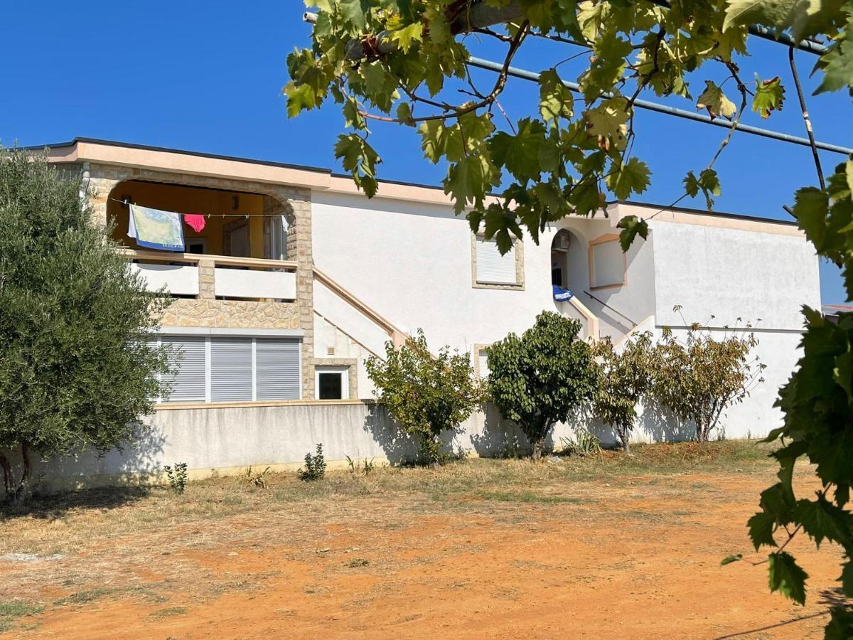 Apartements Delfin Vir Bagian luar foto